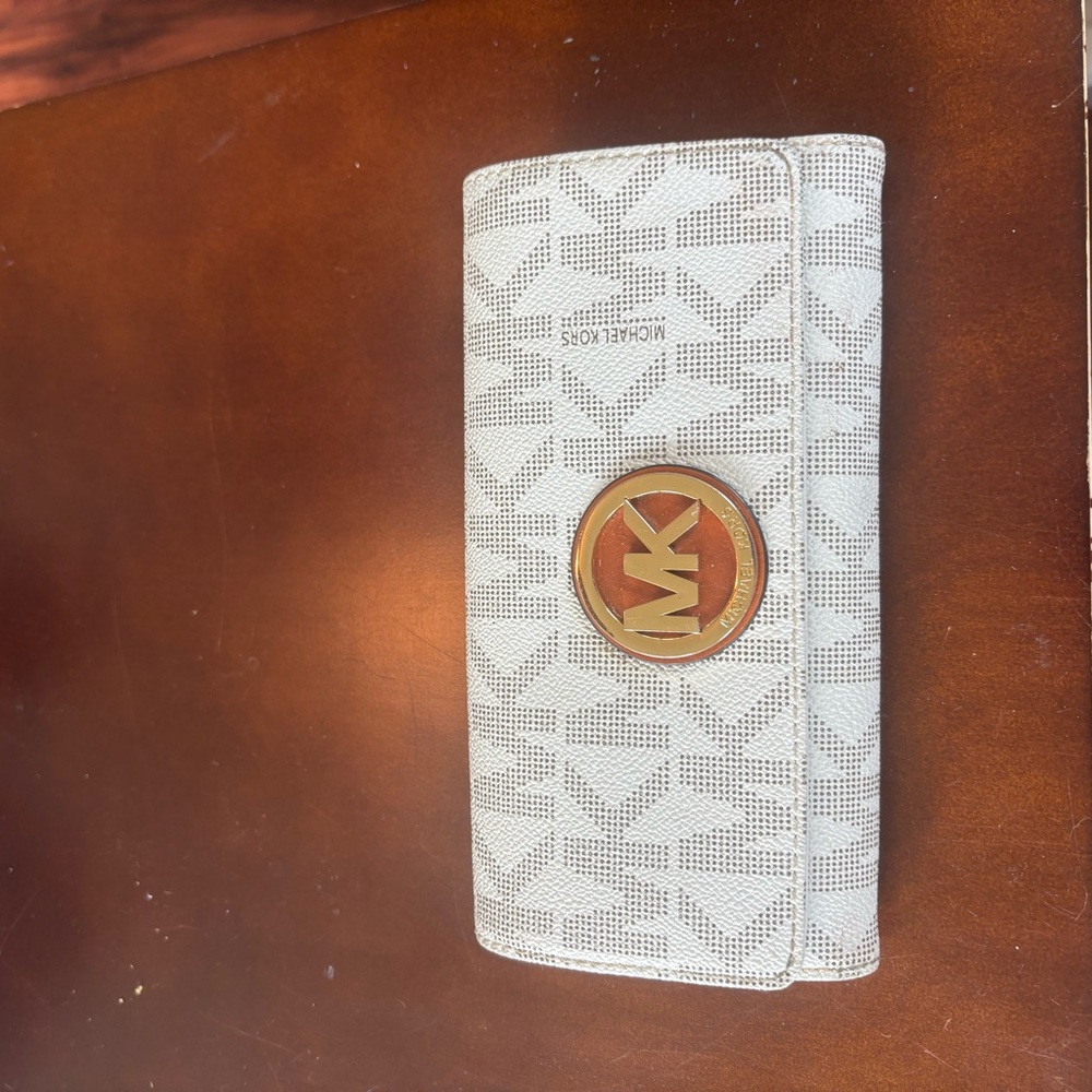 Michael Kors White Quilted Key & Card Holder